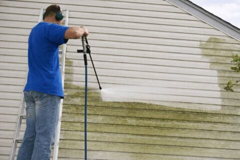 Power Washing Mildewed Vinyl Siding